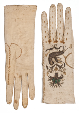 Photographie des gants d'Anne d'Autriche