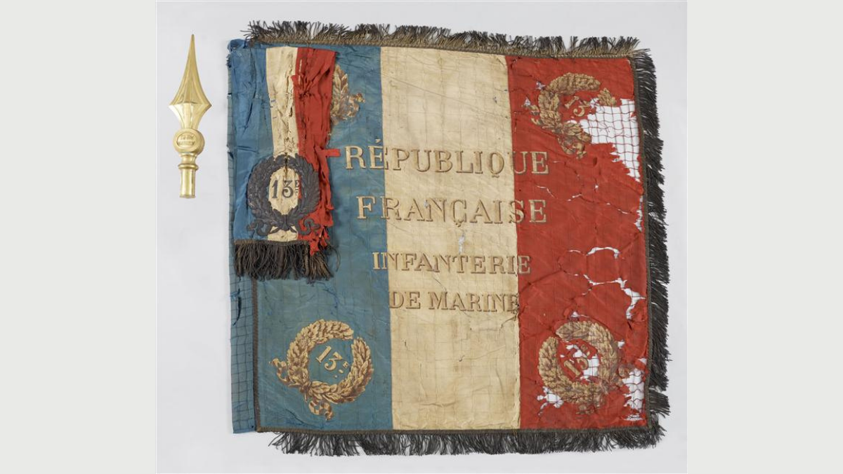 Flag, tie, and pike of the 13th Marine Infantry Regiment, model 1880 (C) Paris - Musée de l'Armée, Dist. RMN-Grand Palais / Thierry Ollivier
