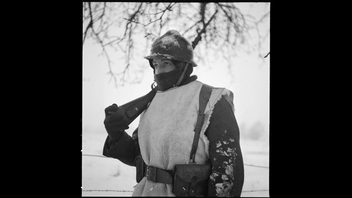 Début de l'hiver 1939-1940, près de la frontière belge. 402e Régiment d'artillerie anti-aérienne (RAAA). / © Photographe inconnu/SCA : Service Cinématographique des Armées/ECPAD/Défense/2ARMEE 55 B707