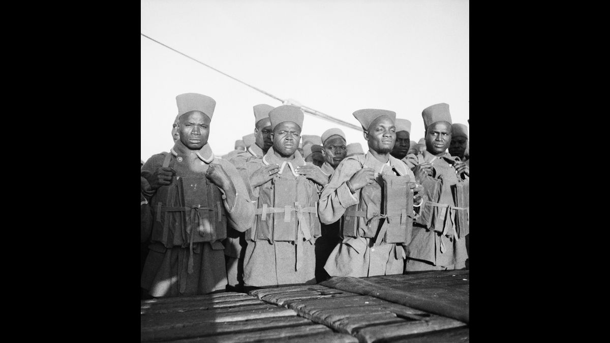 Arrivée des troupes sénégalaises en France. / © Jean Manzon/Service cinématographique de la Marine/ECPAD/Défense/ MARINE 178-2326