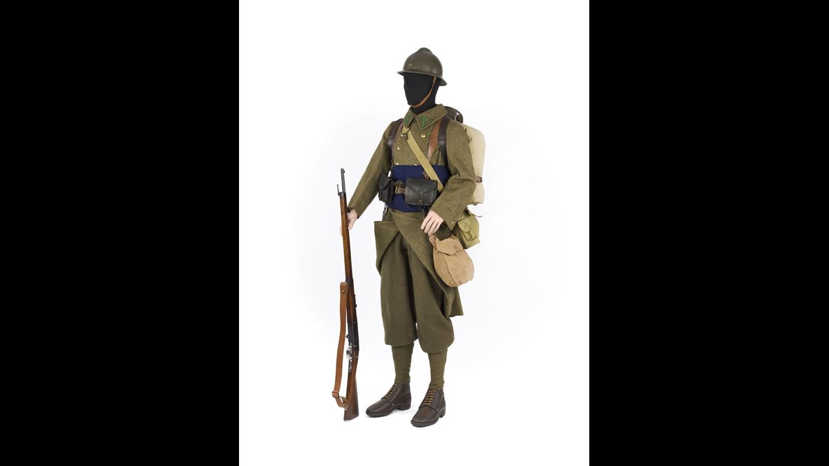 Légionnaire du 11e régiment étranger d’infanterie (REI) - En mai-juin 1940, plusieurs nouvelles unités de la Légion étrangère combattent en France. Les 11e et 12e REI sont quasi anéantis au combat. Les 21e, 22e et 23e régiments de marche de volontaires étrangers sont essentiellement constituées de réfugiés espagnols. Le 97e groupe de reconnaissance de division d’infanterie (GRDI) est issu des deux régiments étrangers de cavalerie./ Paris, musée de l’Armée © Paris - Musée de l'Armée, Dist. RMN-Grand Palais / Anne-Sylvaine Marre-Noël