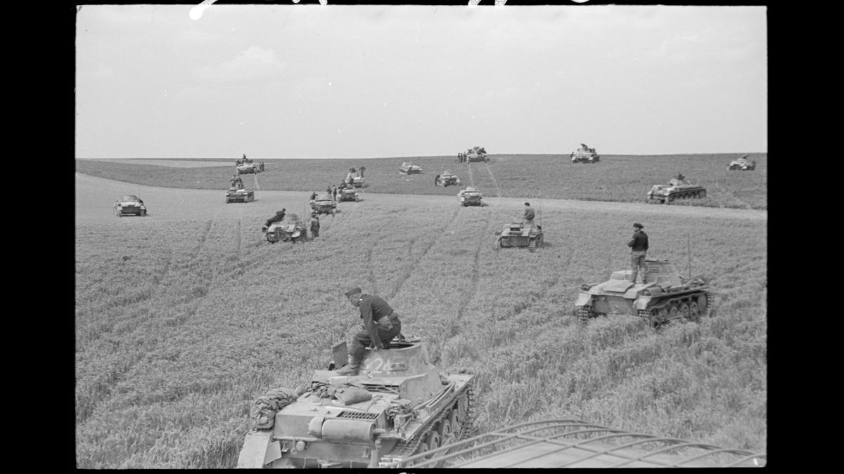 10-12 mai. Panzers allemands à Gembloux (Belgique)./ © Erich BORCHERT/ECPAD/Défense/DAT 28 L08