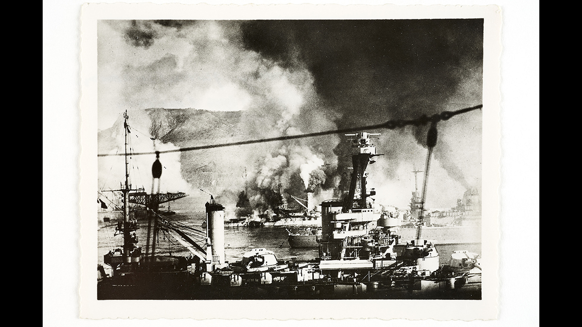 Bombardement de la rade de Mers el-Kébir - Explosion du "Bretagne" et du "Mogador" / Paris, musée de l'Armée, inv. 22620 / 15