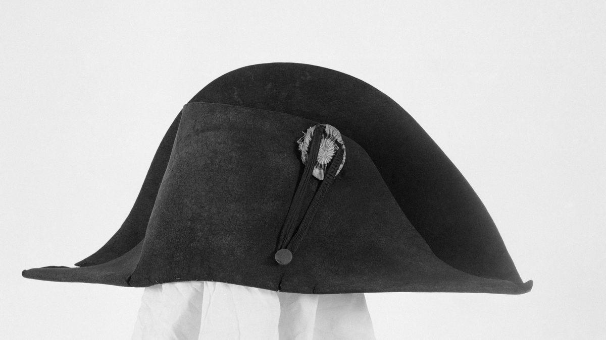 Chapeau porté par Napoléon Ier à la bataille d'Eylau (C) Paris - Musée de l'Armée, Dist. RMN-Grand Palais / image musée de l'Armée