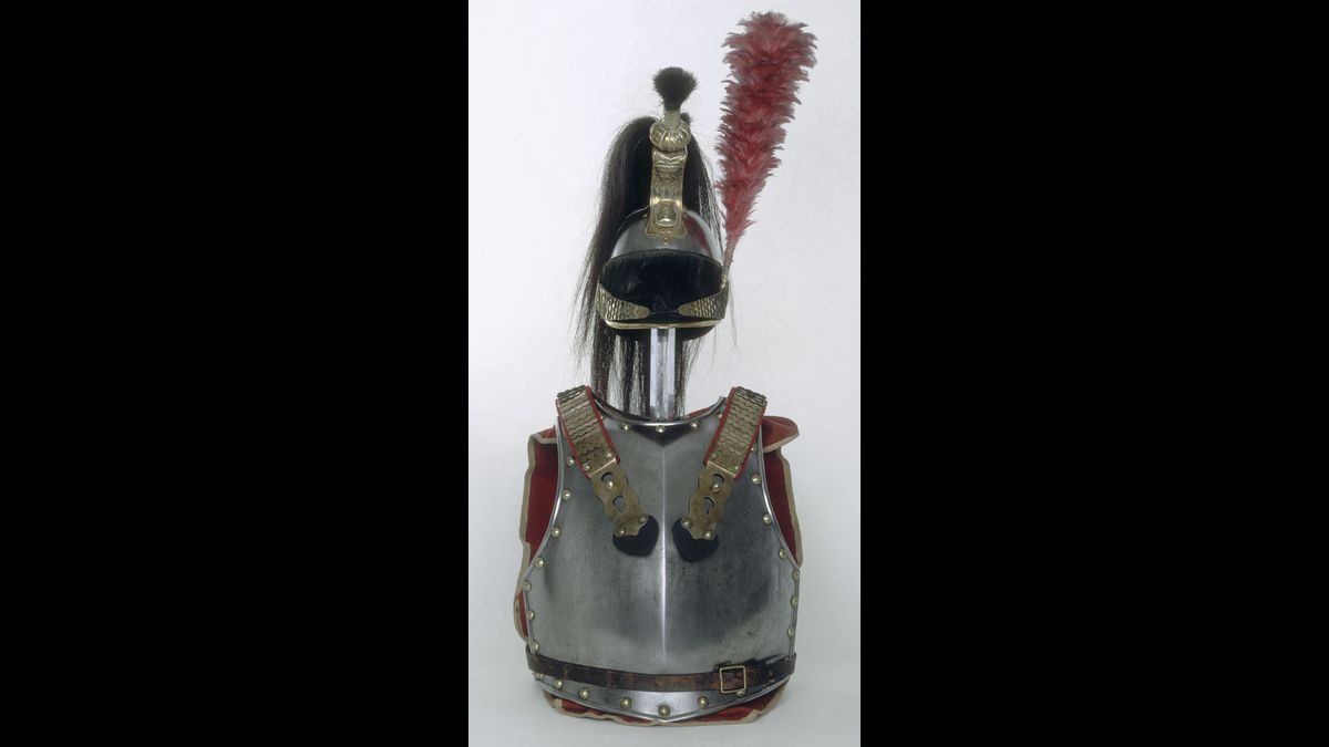 Cuirasse de cuirassier du 2e modèle et casque de cuirassier de 7e régiment (C) Paris - Musée de l'Armée, Dist. RMN-Grand Palais / Pascal Segrette