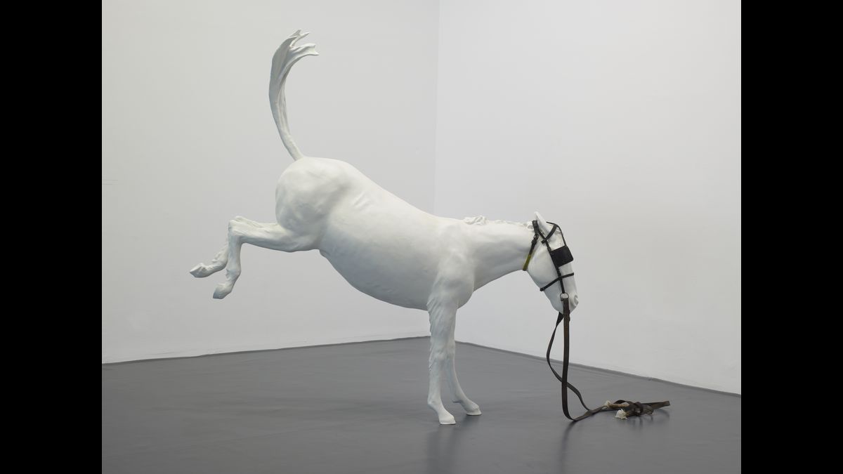 Adel Abdessemed, Cheval de Turin, 2012, aluminium et cuir, 230 × 160 × 50 cm, collection de l’artiste, Paris © Adel Abdessemed / Adagp, Paris 2021