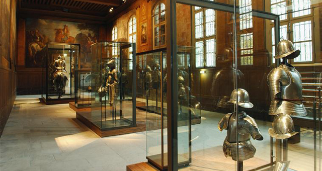 古代展览馆（Département ancien），十三至十七世纪古代盔甲及兵器。