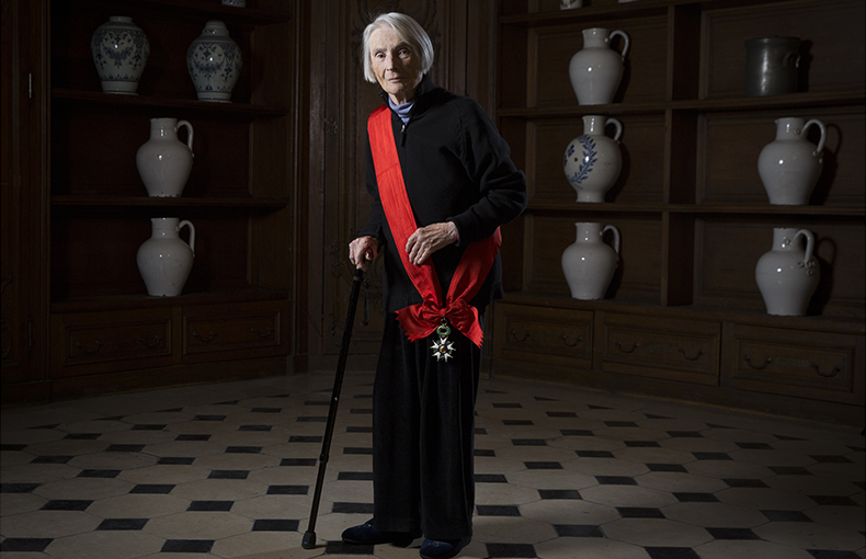 Geneviève Asse (née en 1923) et sa Grand-Croix de la Légion d’honneur © Philippe de Poulpiquet